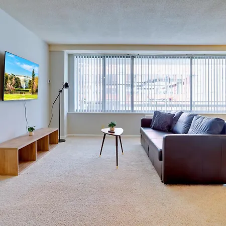 Relax & Feel The Comfort This Amazing Apt